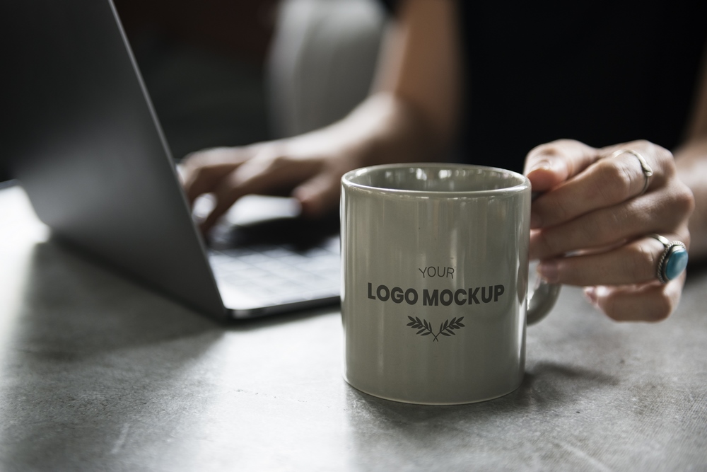 Mockup cốc mẫu số 55 PSD