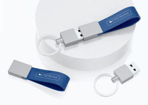 Mockup thẻ nhớ dữ liệu USB màu bạc xanh dương PSD